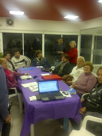 Una familia se presento a nuestra reunión para retirar un par de lentes que avía solicitado  